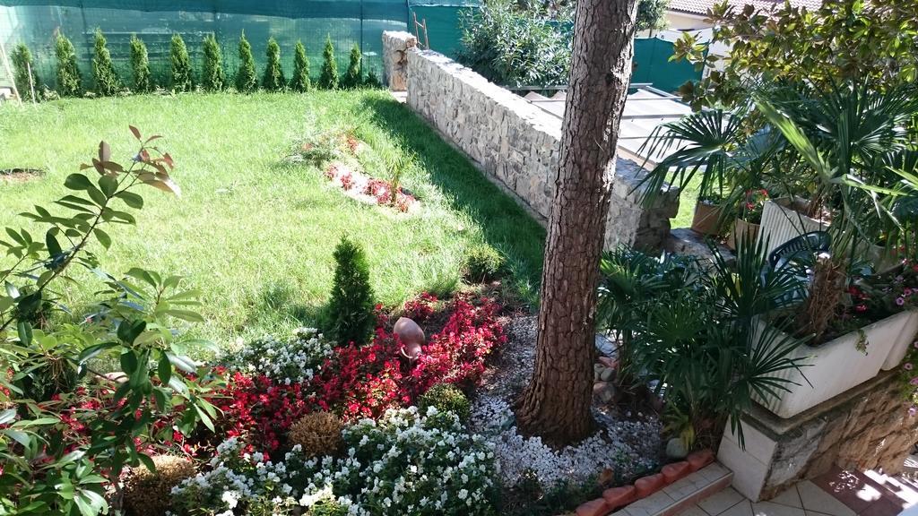 Villa Roses Apartments & Wellness Ичичи Экстерьер фото