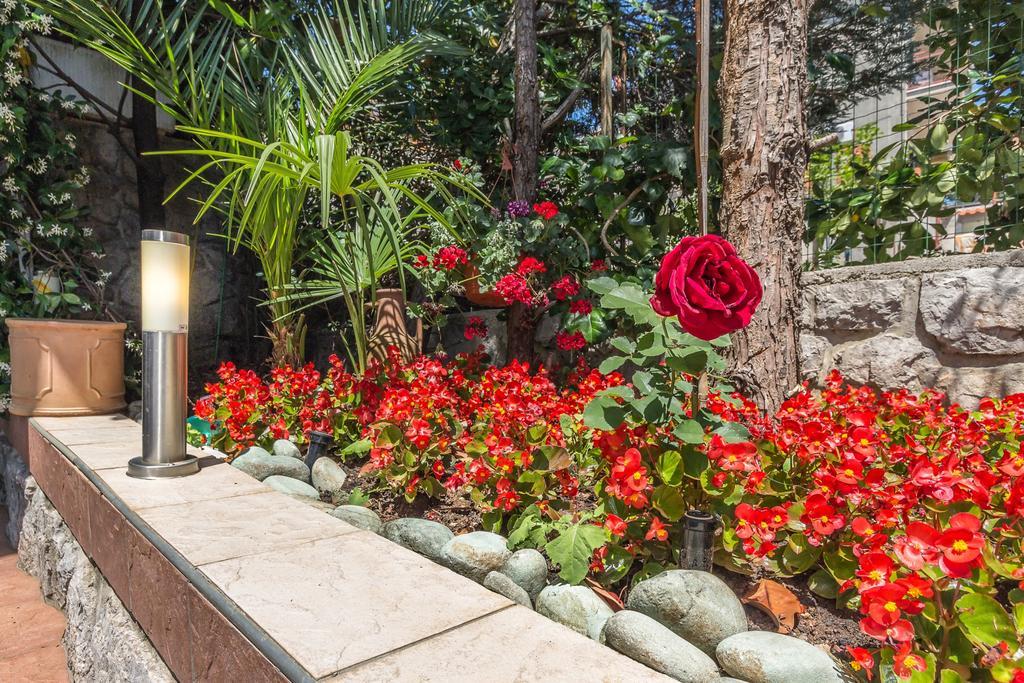 Villa Roses Apartments & Wellness Ичичи Экстерьер фото