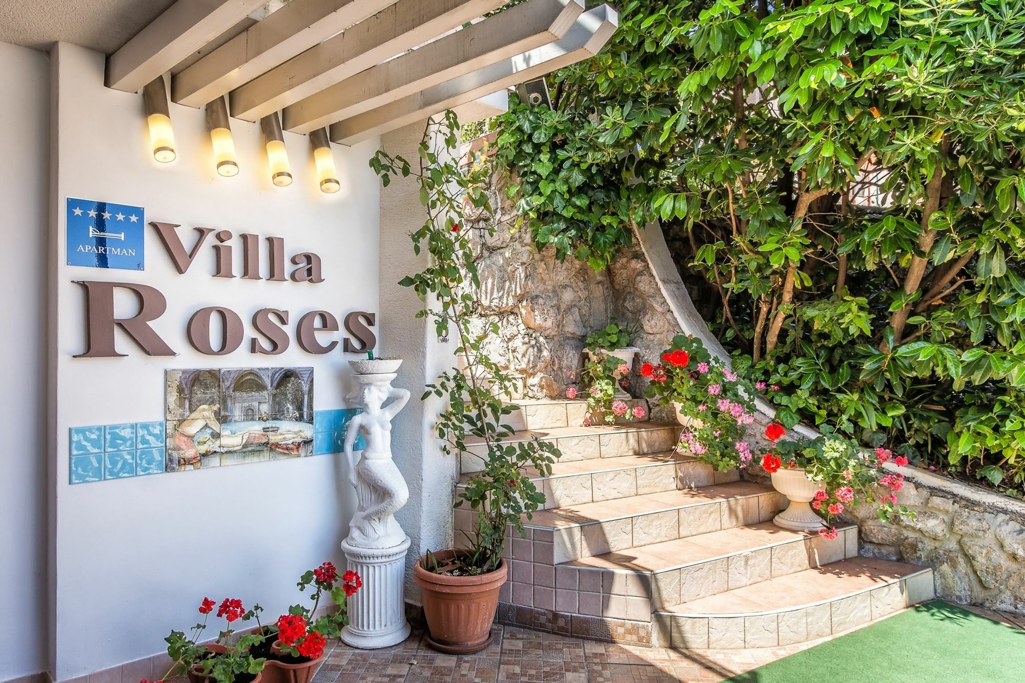 Villa Roses Apartments & Wellness Ичичи Экстерьер фото