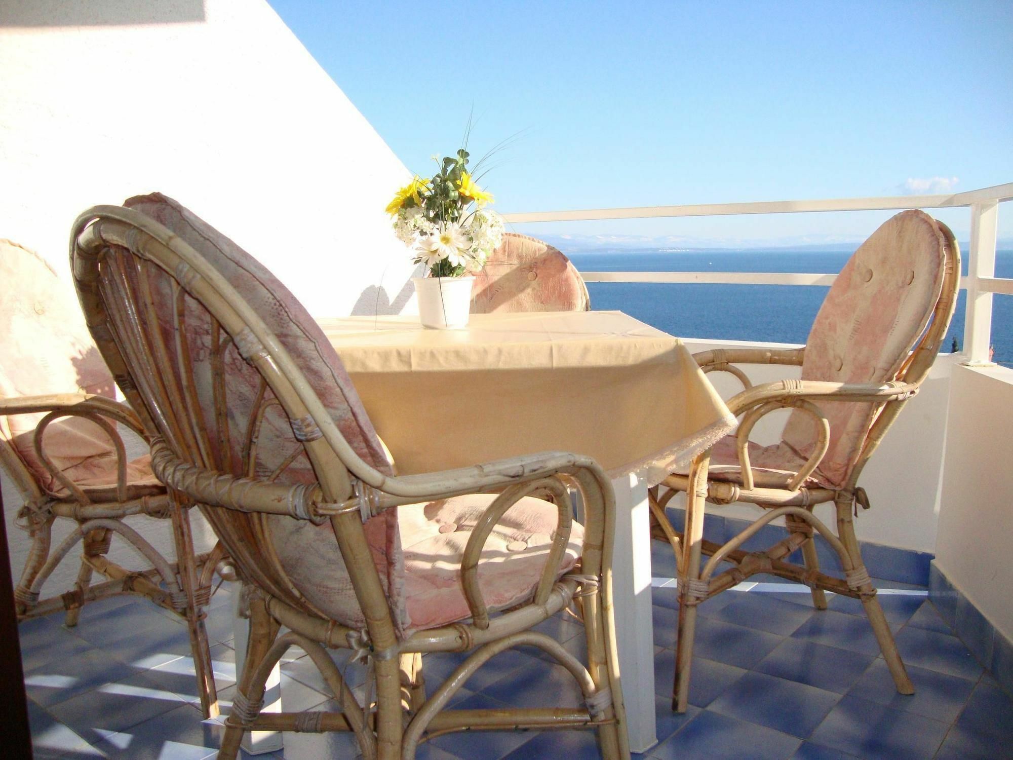 Villa Roses Apartments & Wellness Ичичи Экстерьер фото